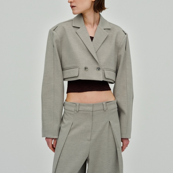 Source Unknown Cropped Suit Blazer in Earl Grey - Picture 3 of 8